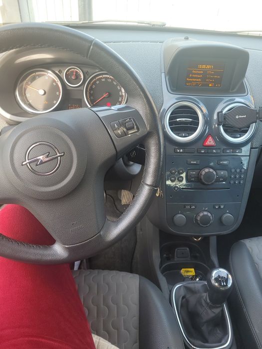 Opel corsa 2011 pret 2500E