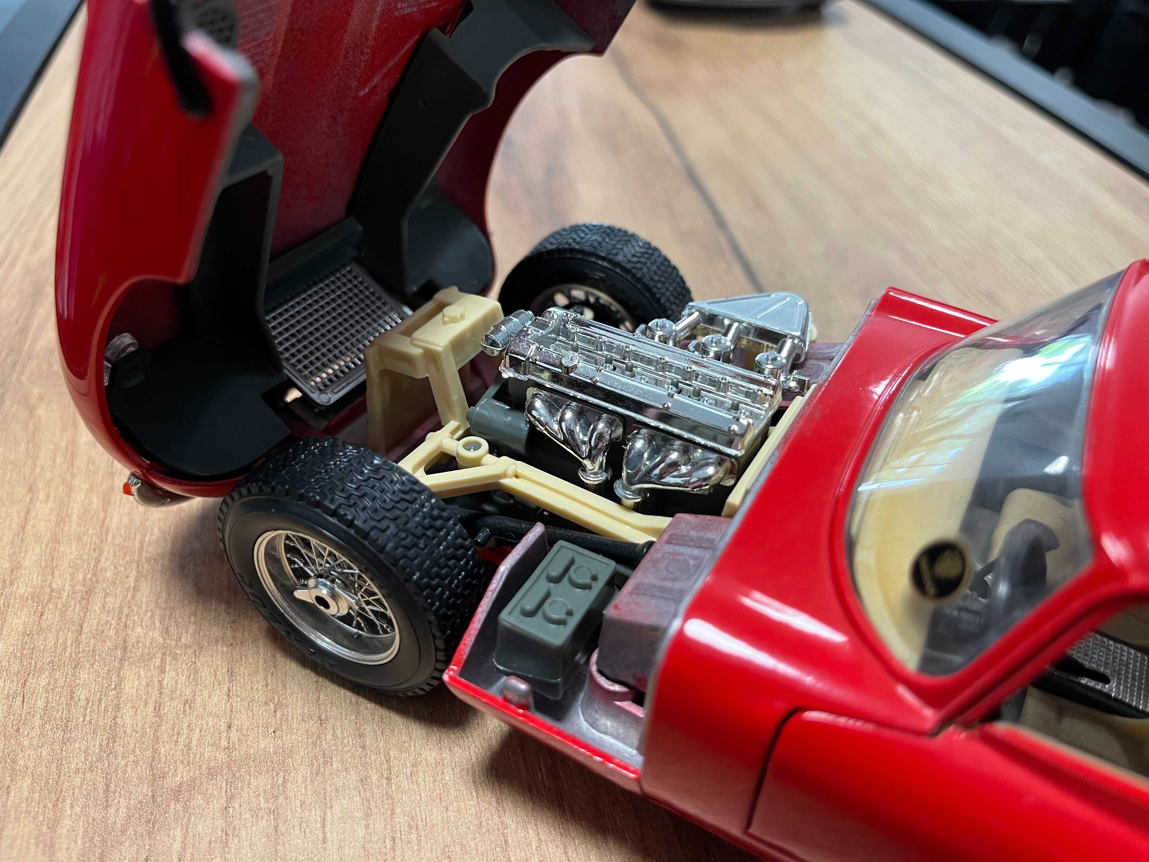 BBURAGO метална колекционерска количка модел JAGUAR E-TYPE COUPE  1:18