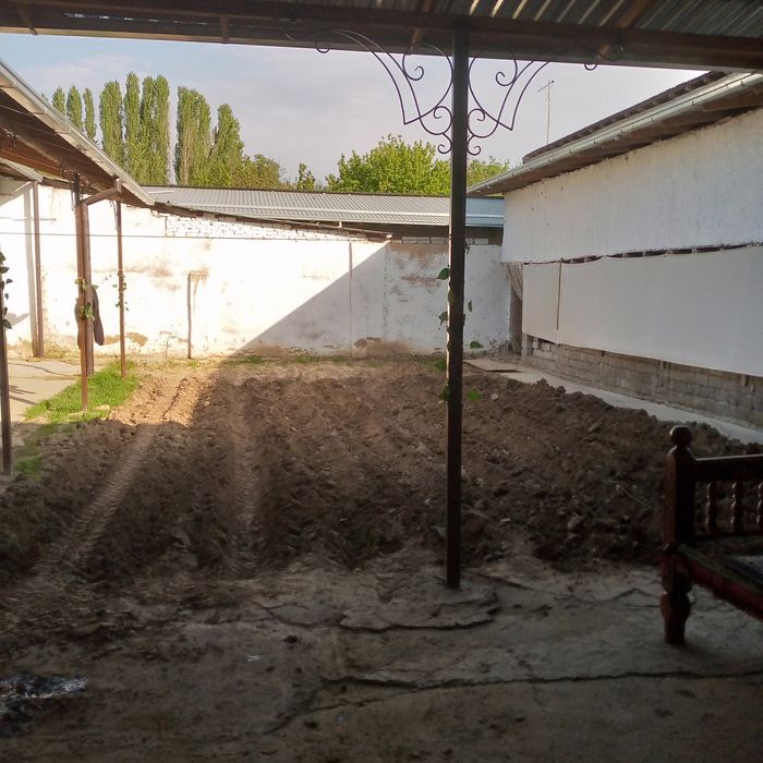 Yengi Toshmidan 2 km kirganda Tayyor uy bor