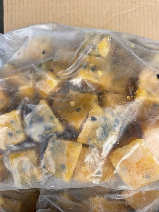 Манго половинка Маракуя  Манго пюре