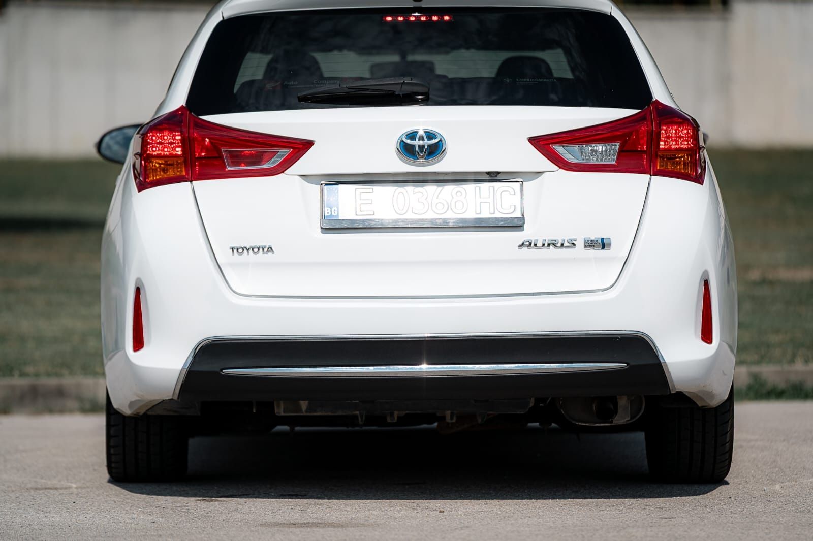 Toyota Auris 1.8 Hybrid 2015г.
