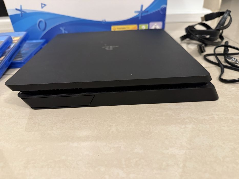 Consola Sony PlayStation 4 SLIM PS4 1TB + 2 Controllere