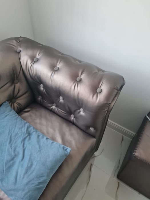 Canapea de colt cu masa