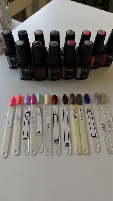 Намалени гел лакове Кинетикс