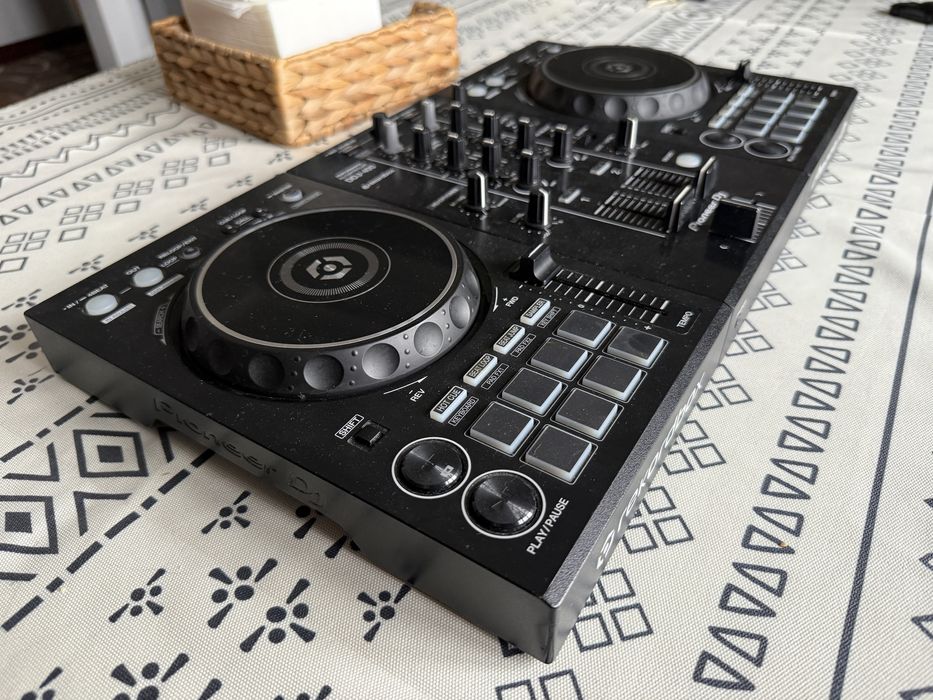 DJ контроллер Pioneer DDJ-400