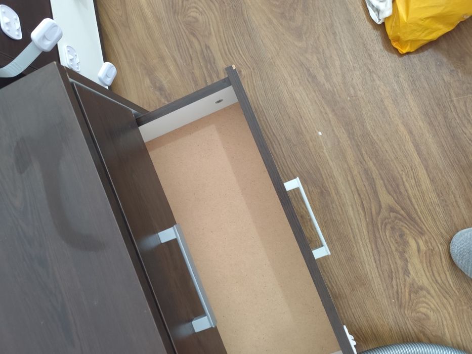 Две нощни шкафчета