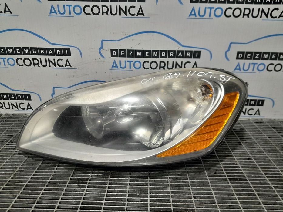 Far Stanga Volvo XC60 2008 - 2013 SUV 4 Usi (1104) Fara xenon 30763145