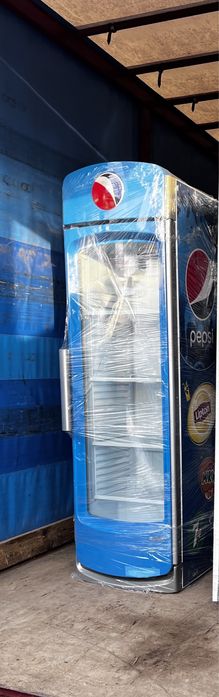 Vitrina frigorifica verticala pentru sucuri
