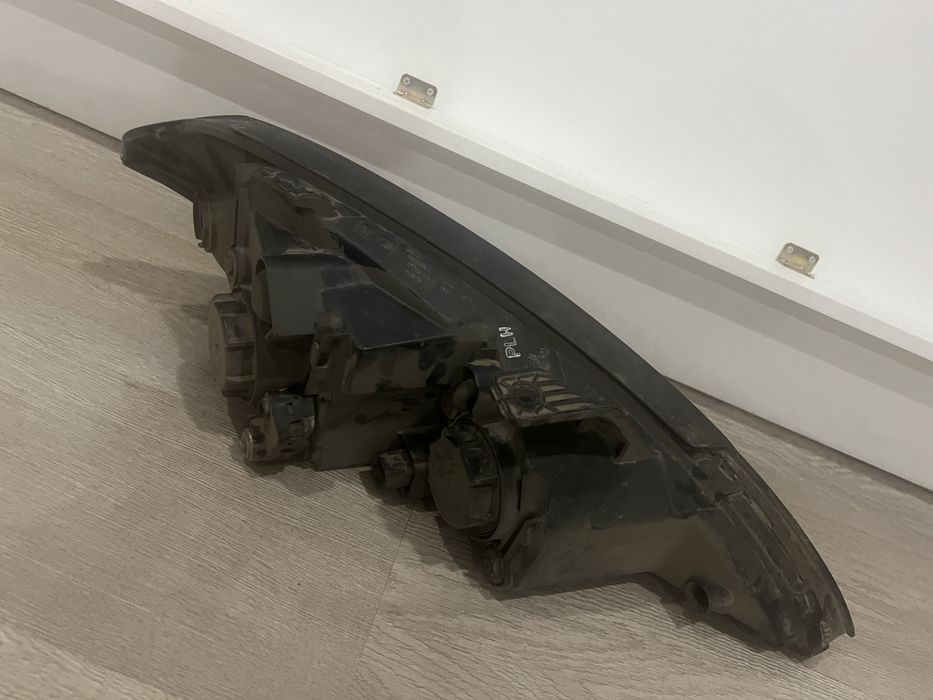 Продается фара от машины ssang yong