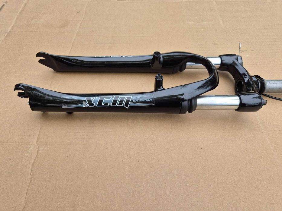 Furca SunTour XCM , sistem blocare pop-lock, 26 inch