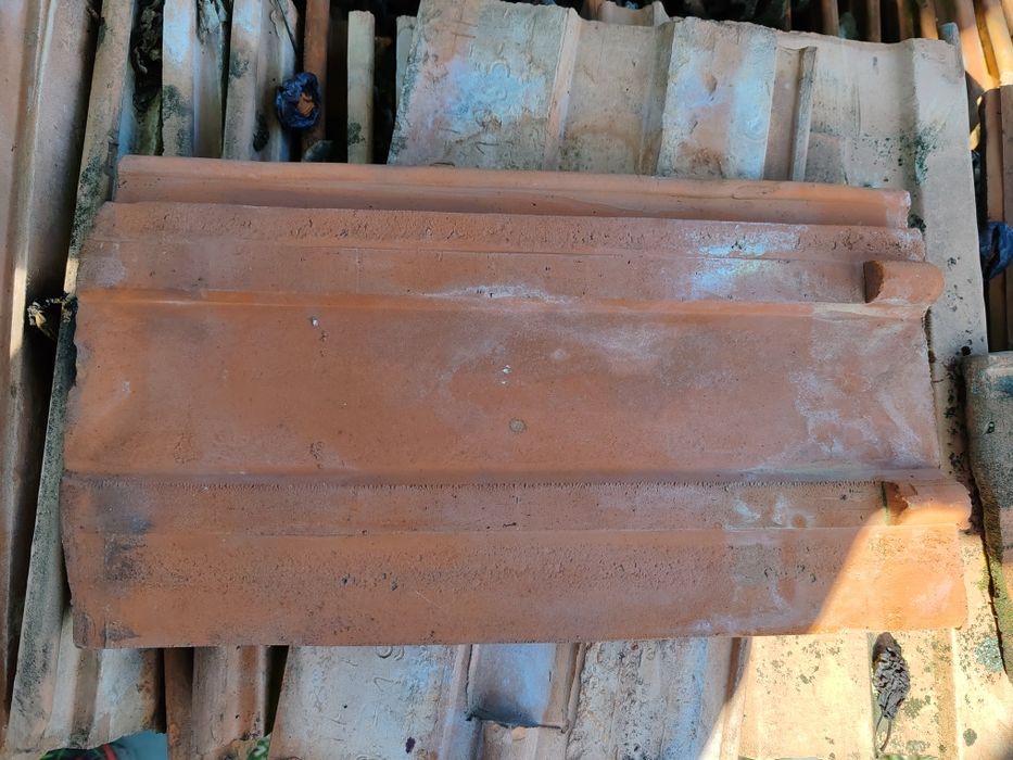 Tigla coame second 1 leu/buc