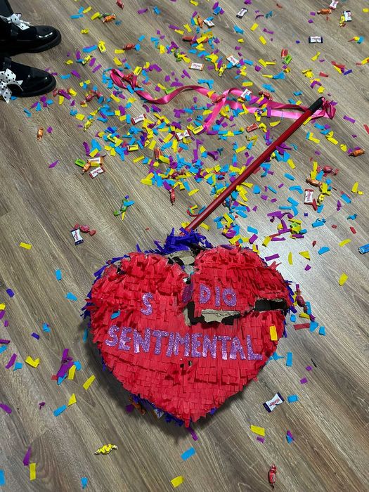Realizez Pinata personalizata la comanda
