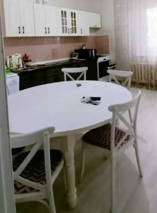 Продается обеденый стол срочно