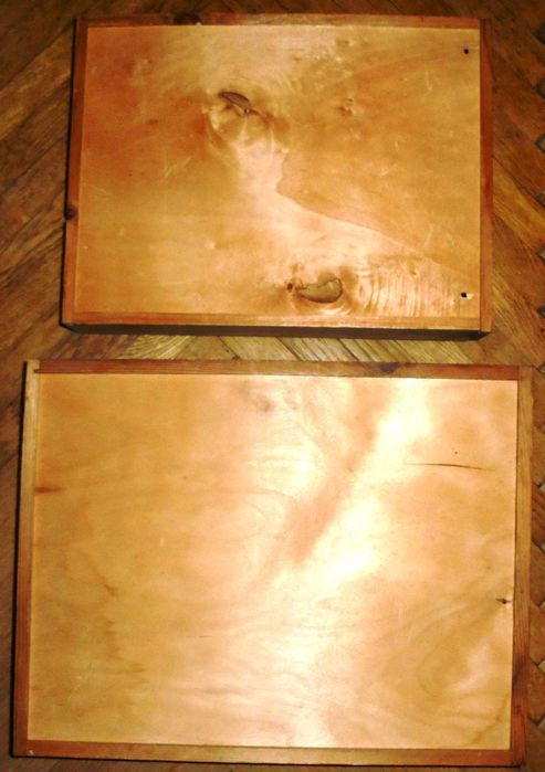 Vand mobilier din lemn (placaj ) tip cutie casete