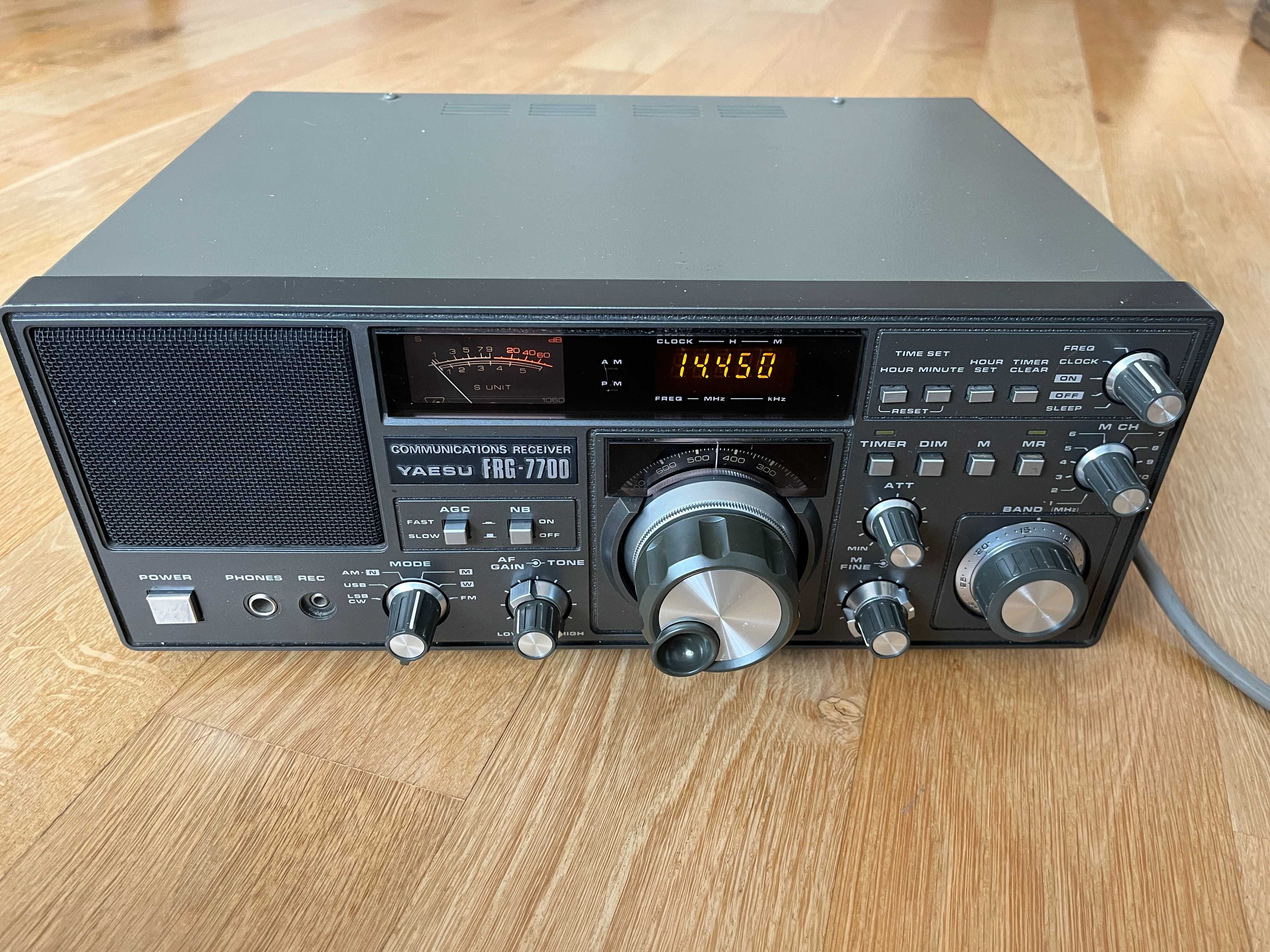 Yaesu FRG-7700 приемник + FRT 7700 тунер