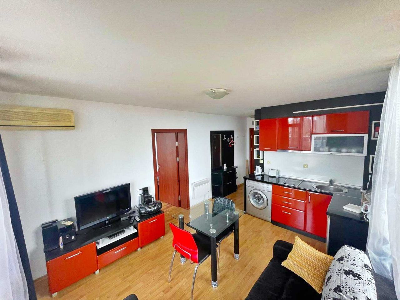 Продава се Двустаен апартамент в Свети Влас - 70 кв.м за 1028 €/кв.м - Снимка #1