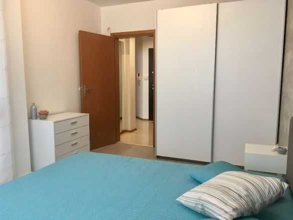 Дава се под наем Двустаен апартамент в Бургас, Лазур - 70 кв.м за 153 € - Снимка #2
