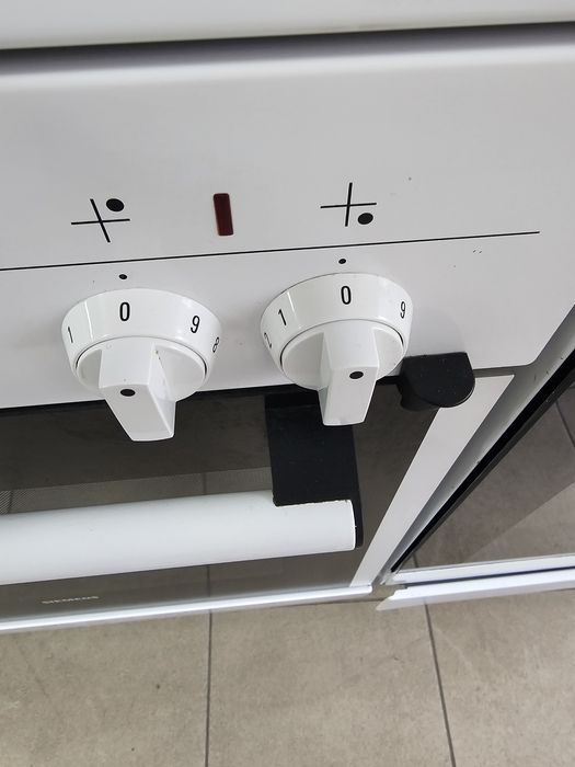 Свободностояща печка с керамичени котлони Siemens HC722210U A+ 70L