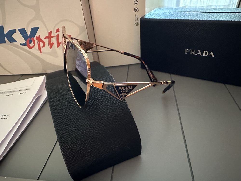 Слънчеви очила Prada