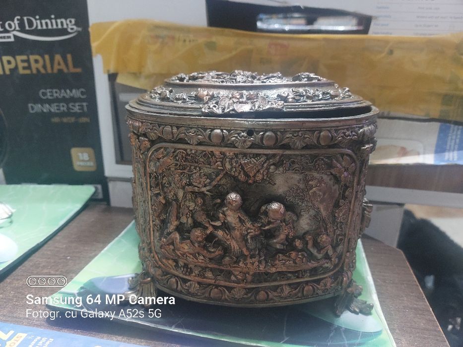 Vas de cupru,bogat decorat ,interbelic