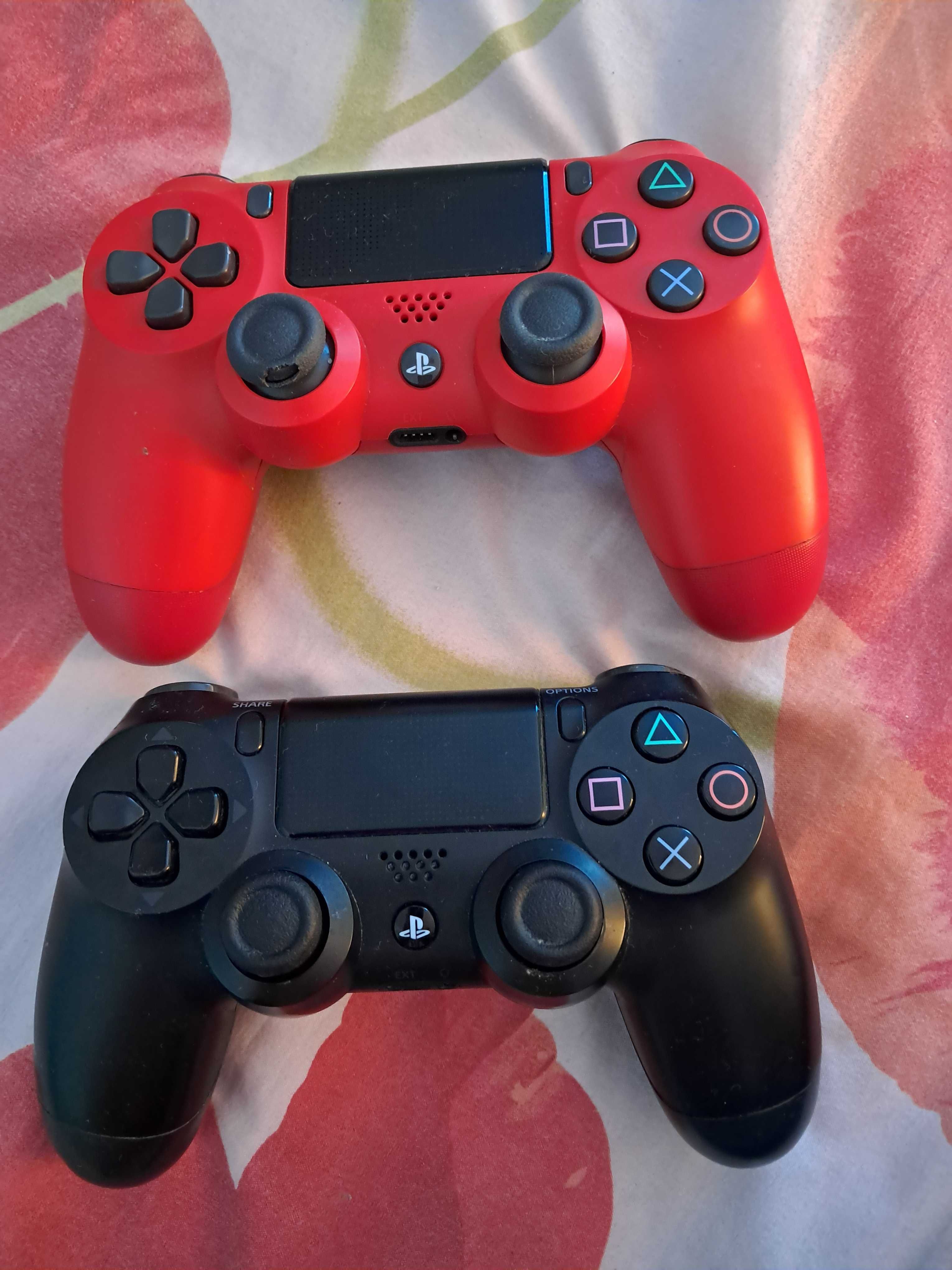 PS 4, 2 console si 7 DVD-uri cu jocuri