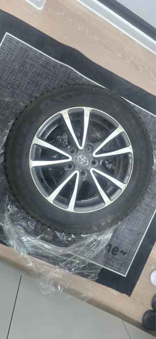 Продам зимние шины с дисками Размер: R16 205/60, зима, шипованные.