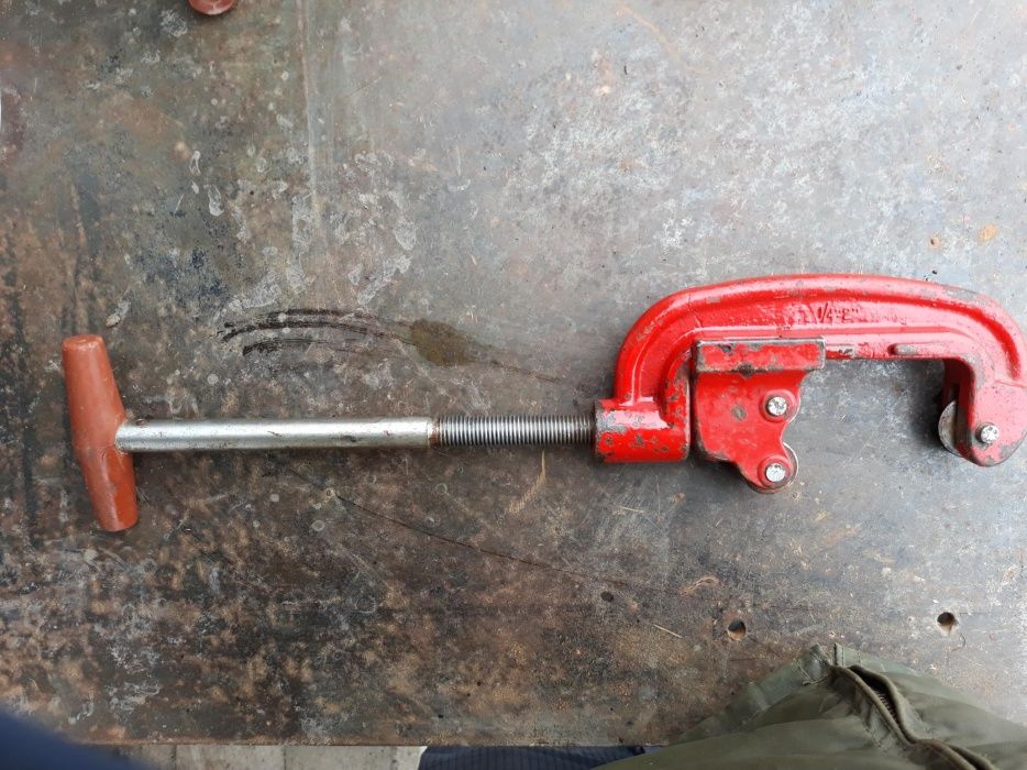 Dispozitiv taiat teava