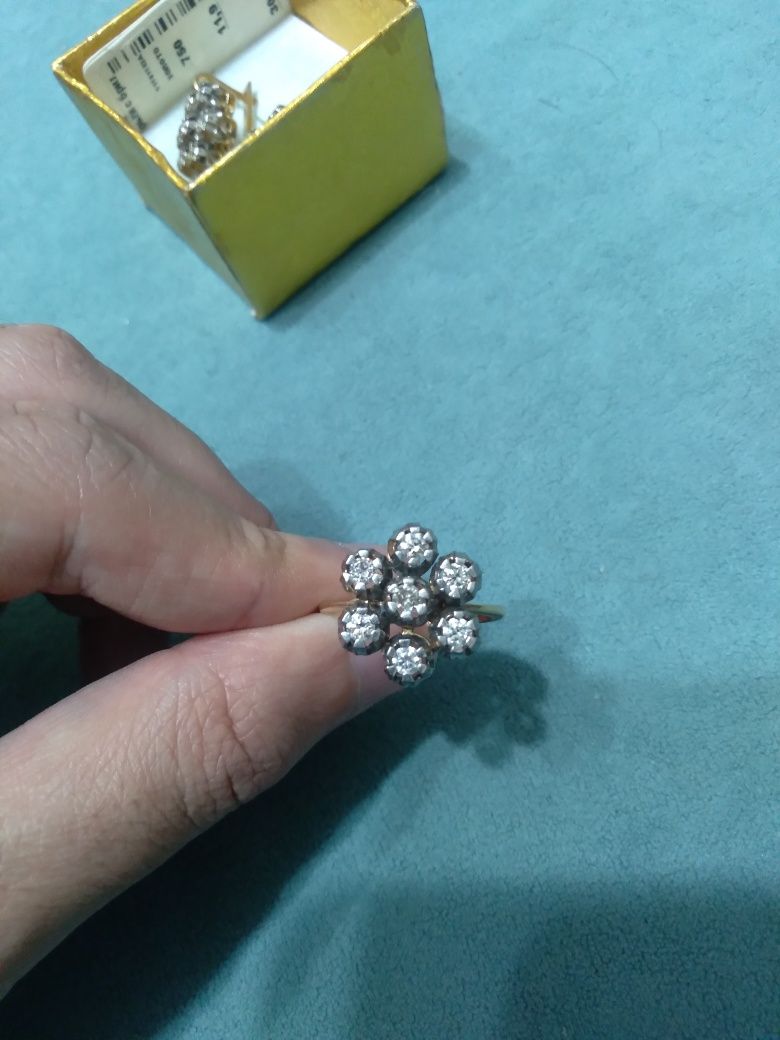 Продам советский бриллиантовый набор в отличном состояний