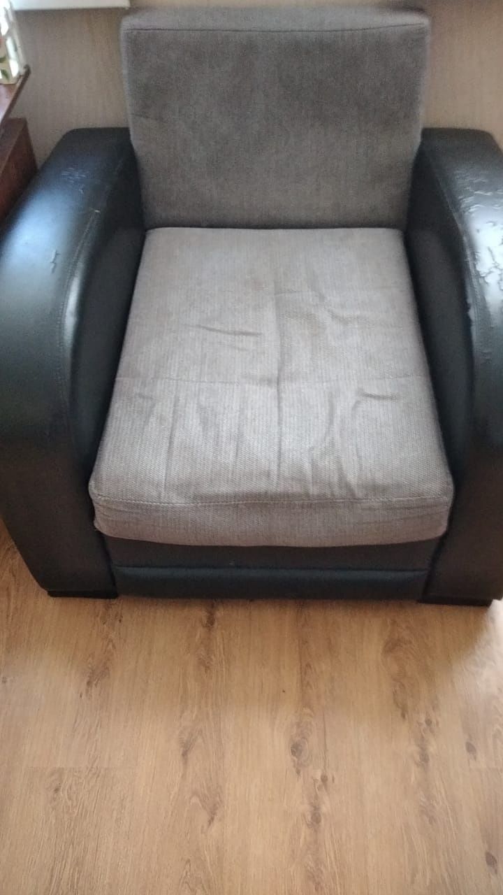 Срочно продам диван " Г " образный с креслом б /у в хорошем состояние!