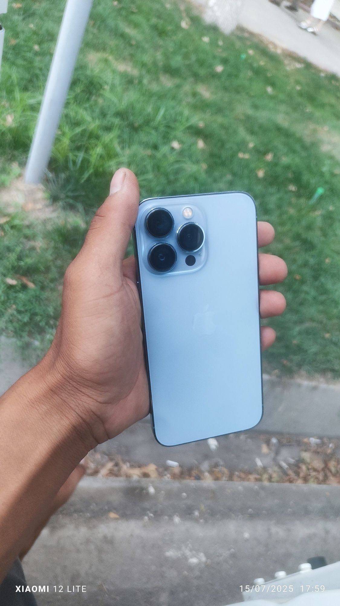 Iphone 13 pro  ideal