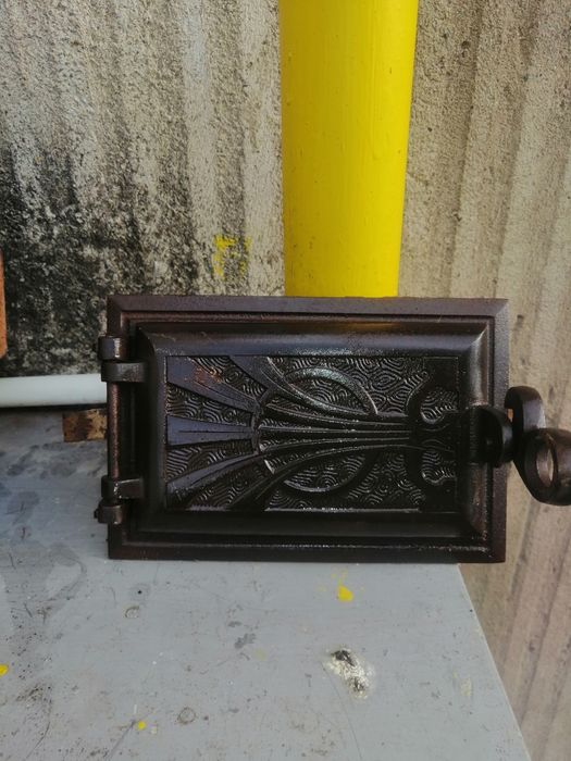 Uși din fonta pentru focar și cenusa