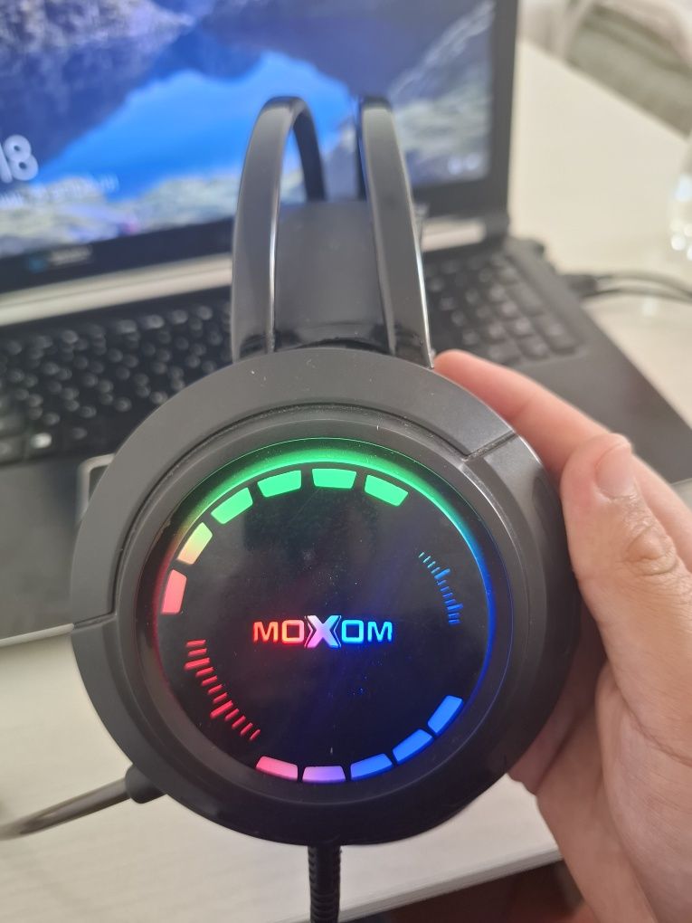 Наушники MOXOM Почти новые