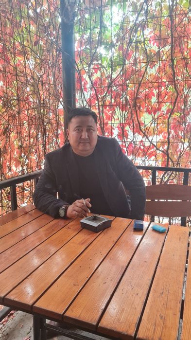 Опытный адвокат. Тәжірибелі заңгер.