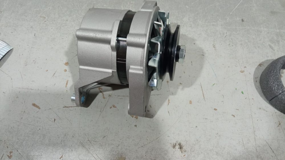 Alternator tractor fiat 12 v cu releu incorporat preț 650 lei este dis