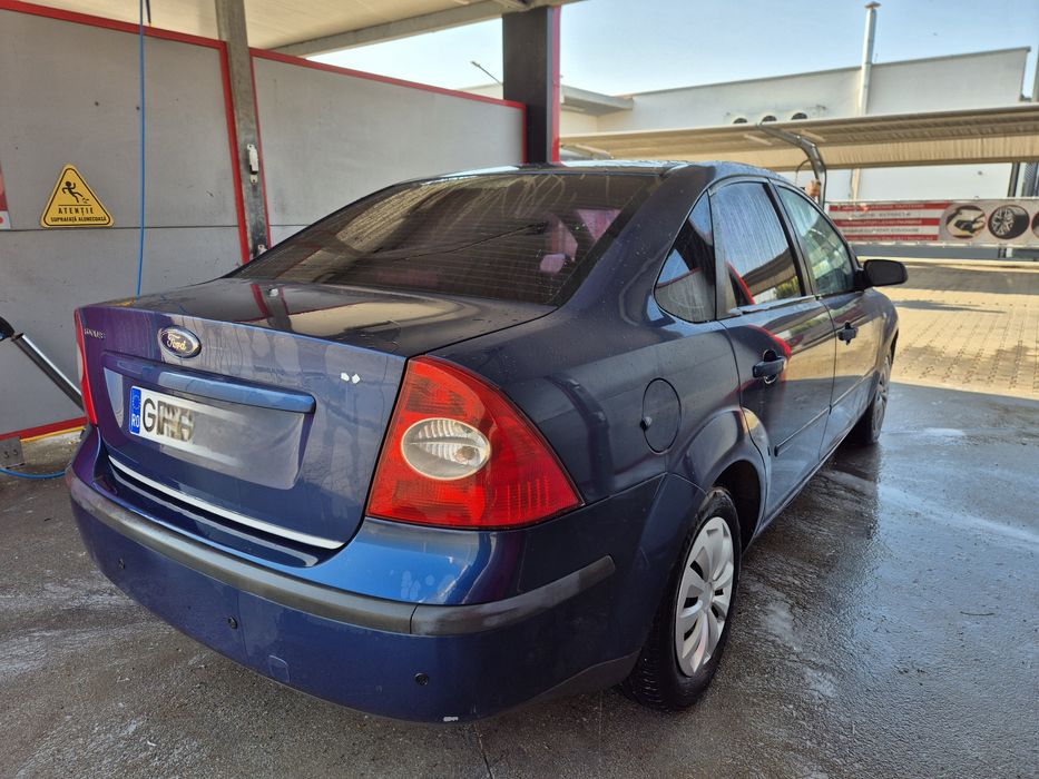 Vand Ford focus sedan 1.6 benzina
