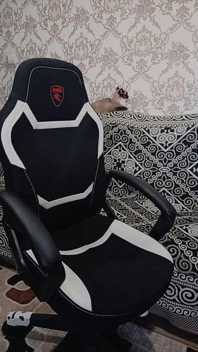 Кресло игровое, хорошее