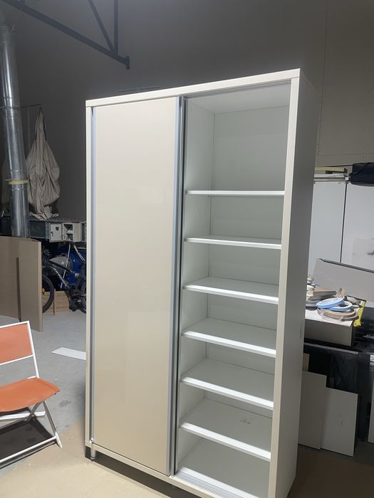 Vand  pantofar cu usi  mdf culisante nou dimensiune 2350  450. 1300