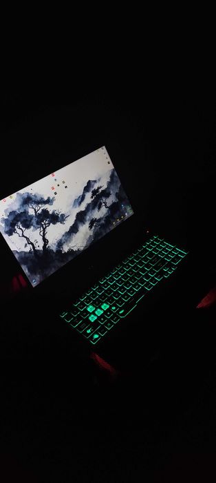 Vând setup complet laptop gaming plus periferice