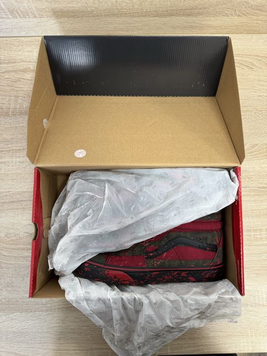 Vans  Sk8-Hi Nightmare on Elm Street Freddy Krueger marime EU43 US 10