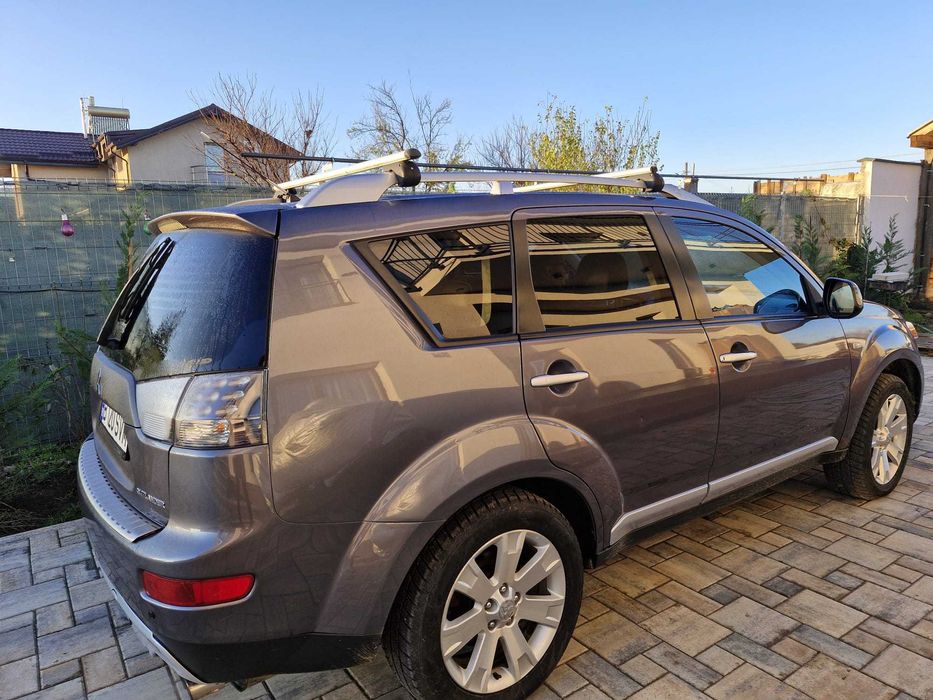 Vând Mitsubishi Outlander – 2.2 Diesel, 4x4, 7 locuri