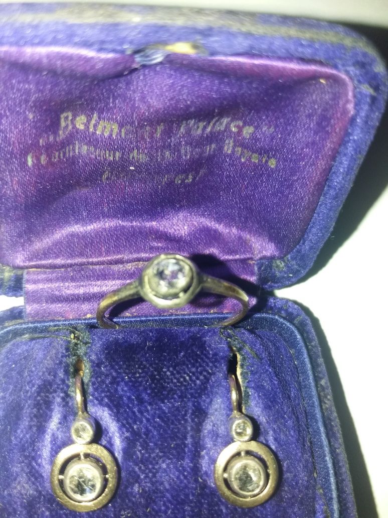Bijuterii perioada interbelica,poanson "cap lupoaica"aur 14k cu diaman