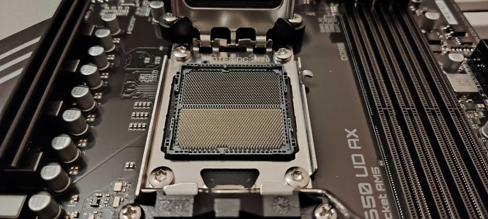 НОВА ! GIGABYTE B650 UD AX WIFI + RYZEN 9 7950X 16-Core (5.7 GHz ) AM5