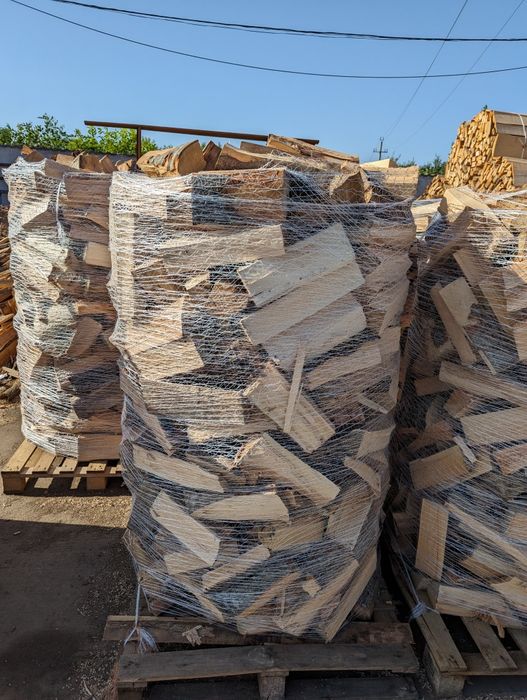 Lemne de foc uscate și crapate