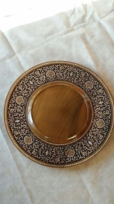 Milliy uslubda yong'oq daraxtidan yasalgan laganlarimiz