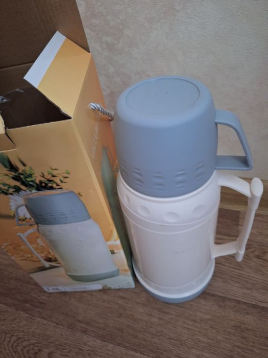 Термос  на  1л новый  в упаковке