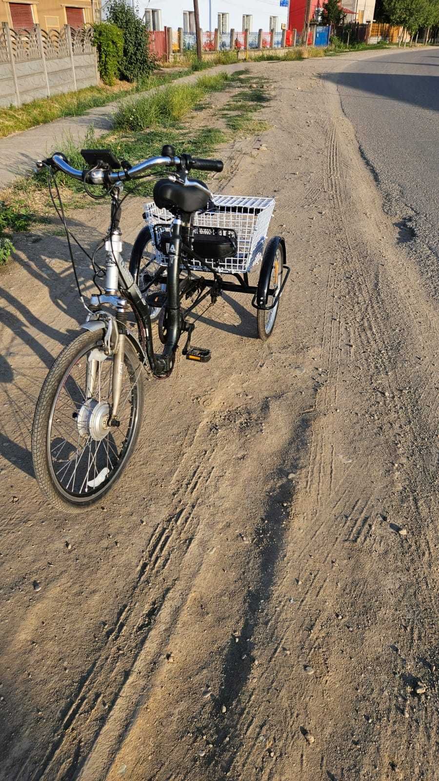 Tricicleta cu motor electric puternic , baterie noua si km putini