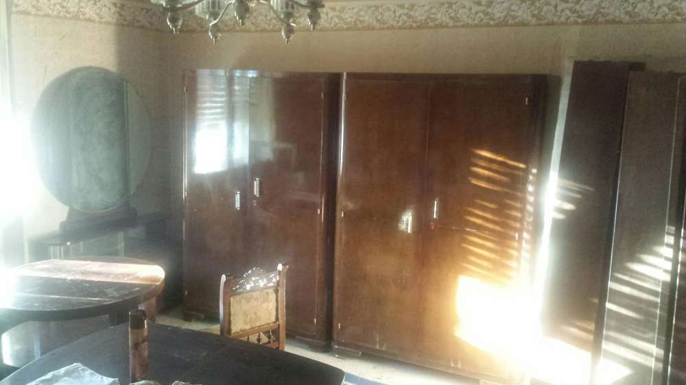 De vânzare mobilă din nuc