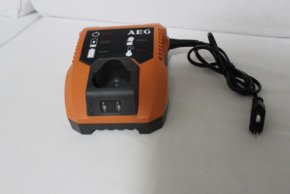 Jocuri Incarcator Charger  AEG 12V
