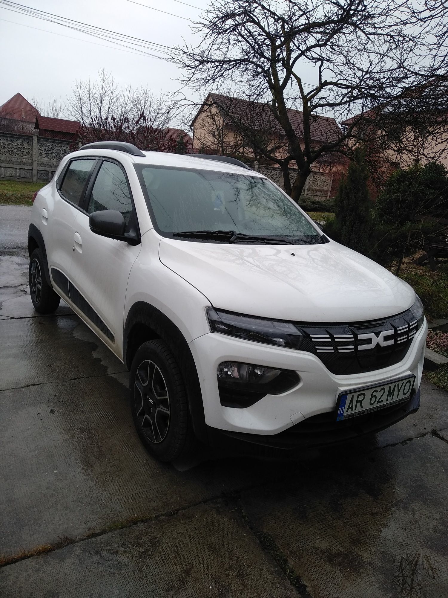 Vând Dacia Spring din Aprilie 2023 , electric, aproximativ 2000 km rul