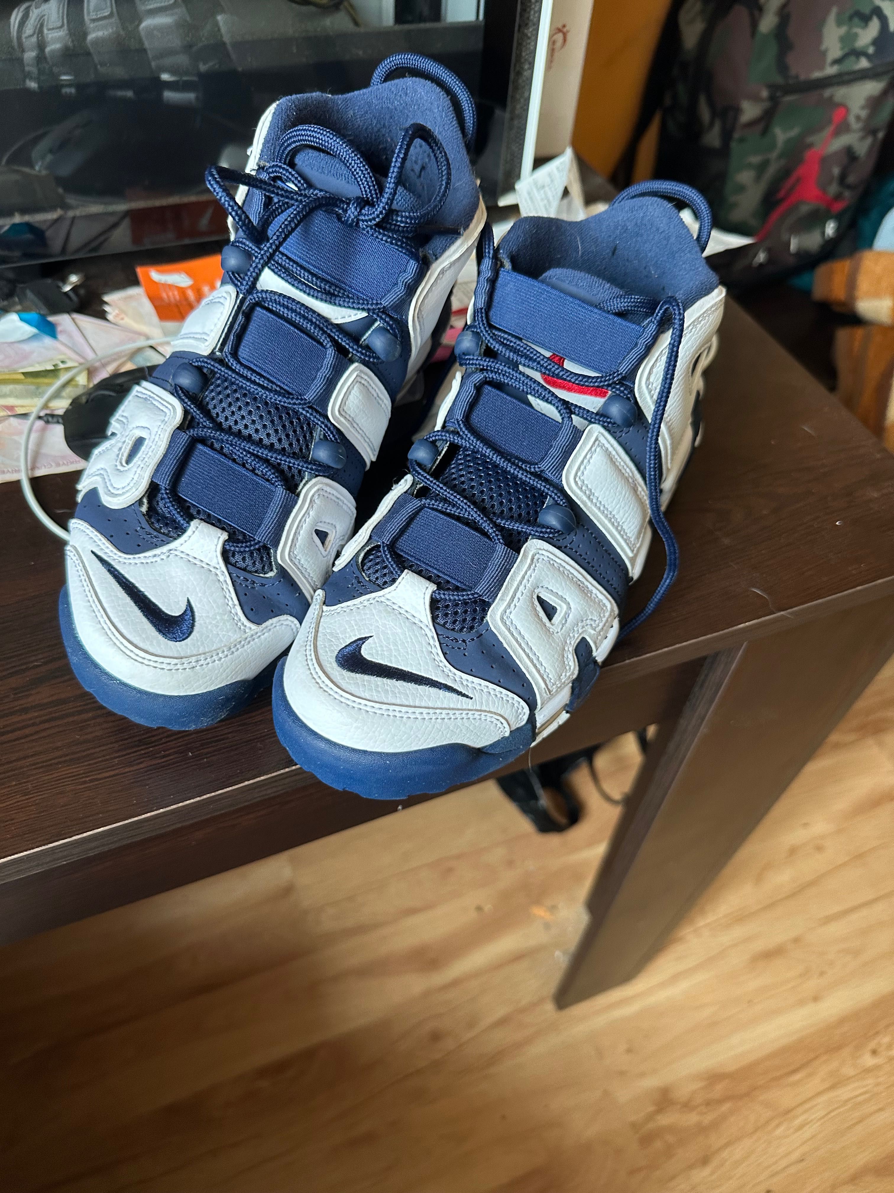 Nike uptempo обувки